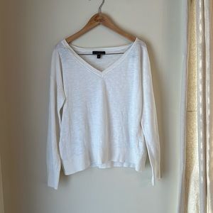 Banana republic white v neck long sleeve sweater women’s size medium